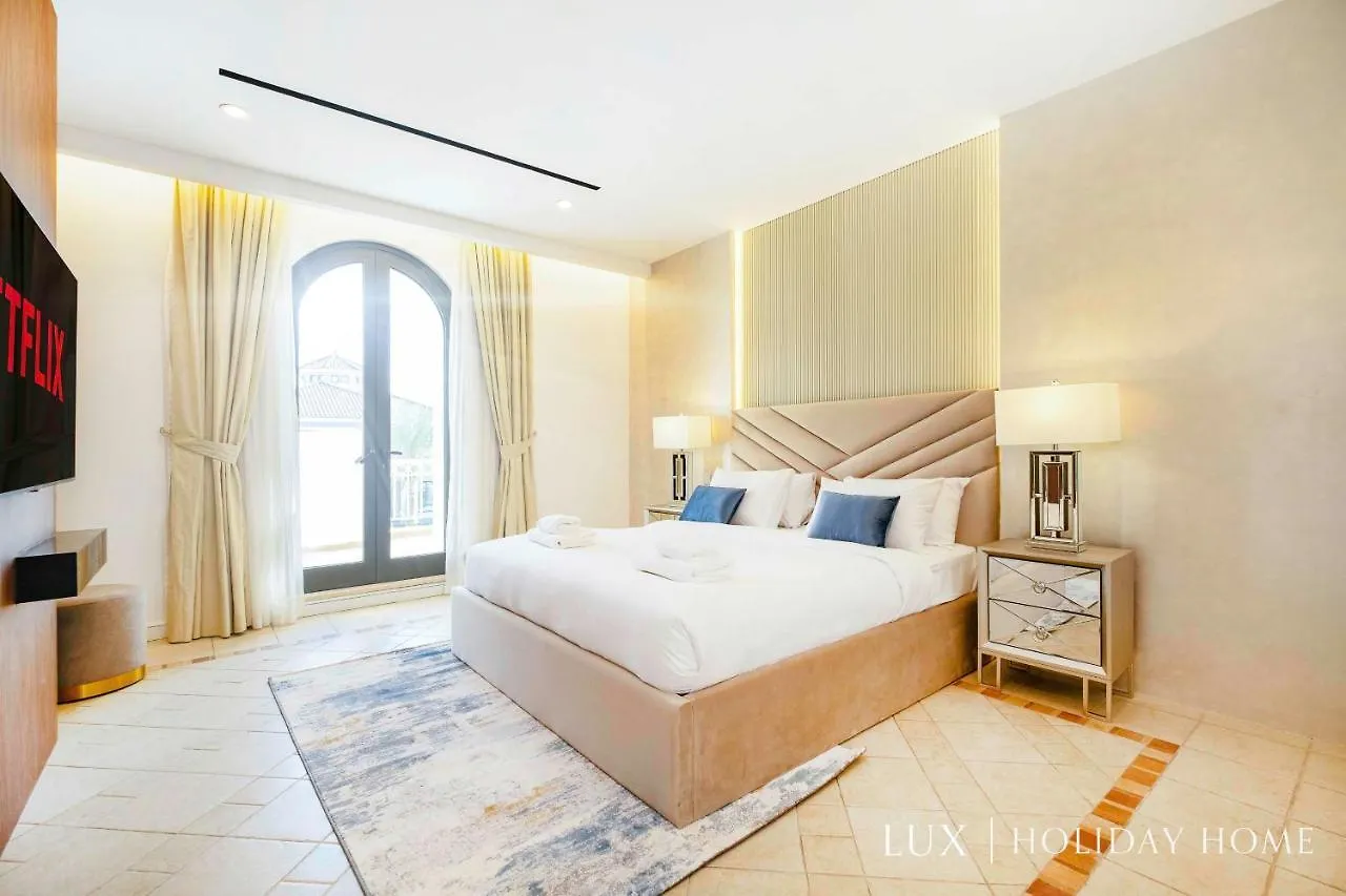 Lux The White Palm Villa دبي 0*,