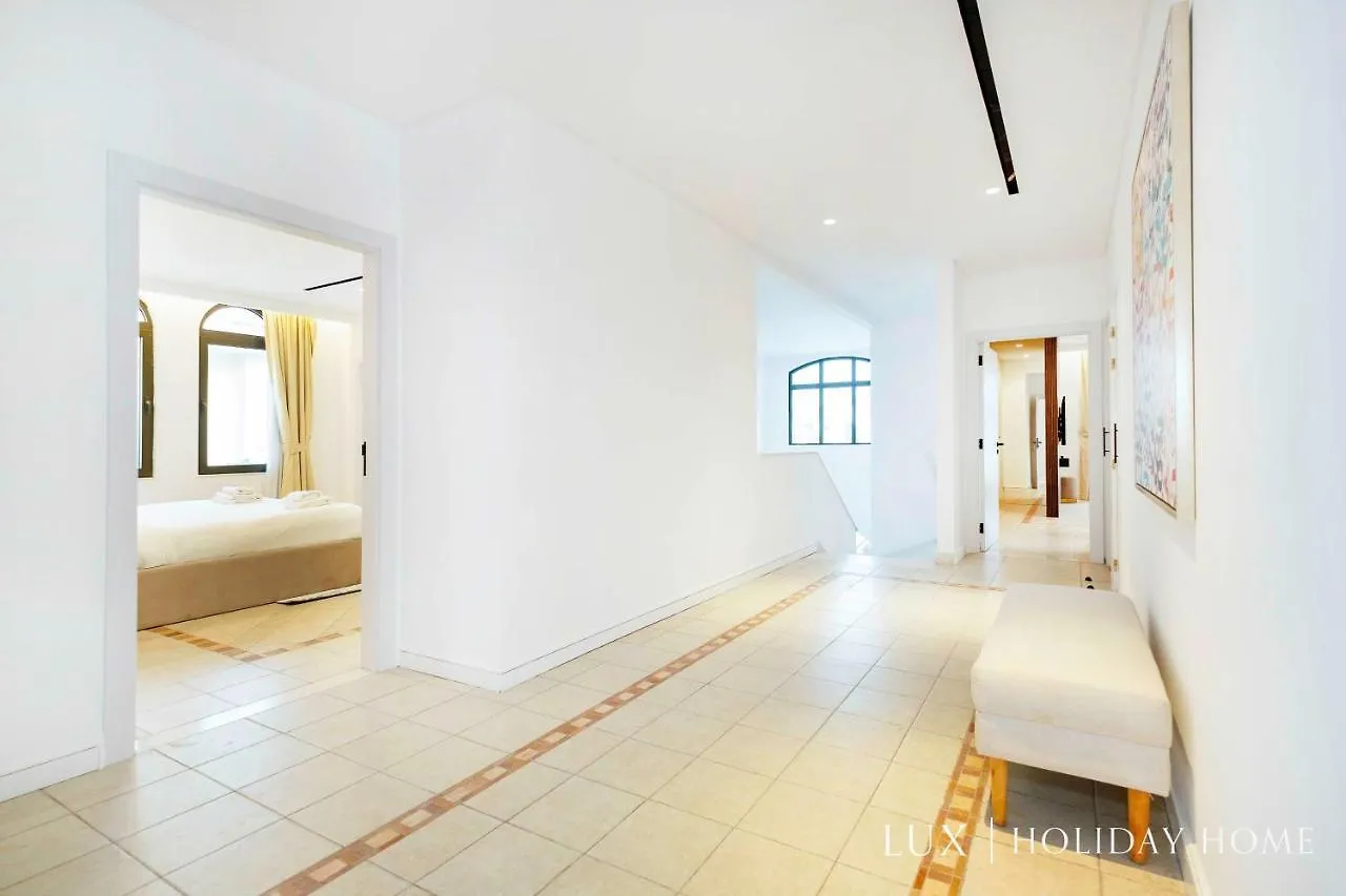 Lux The White Palm Villa دبي
