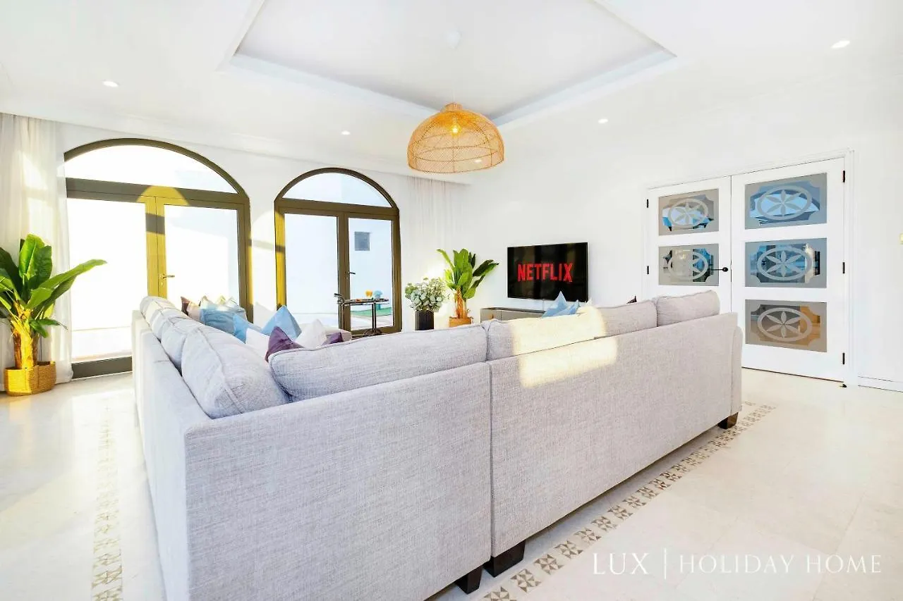 Lux The White Palm Villa دبي